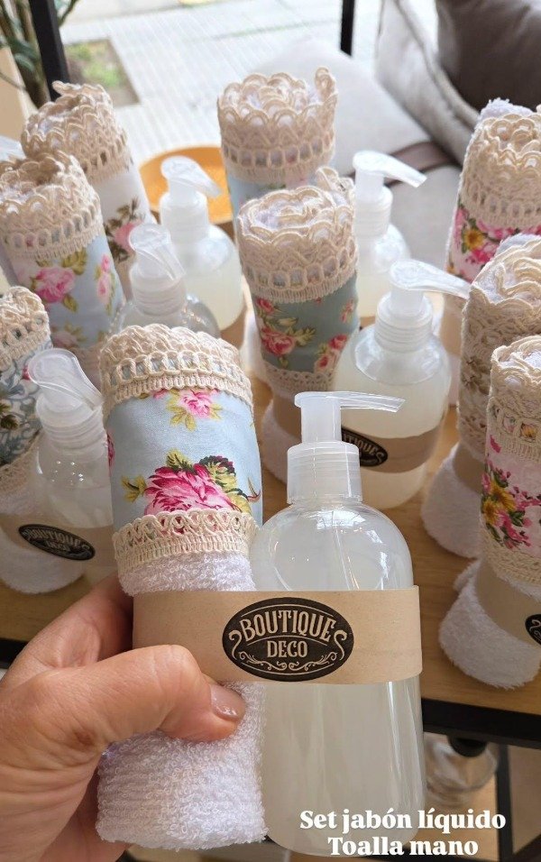 Producto - TOALLA DE MANO CON JABÓN LIQUIDO