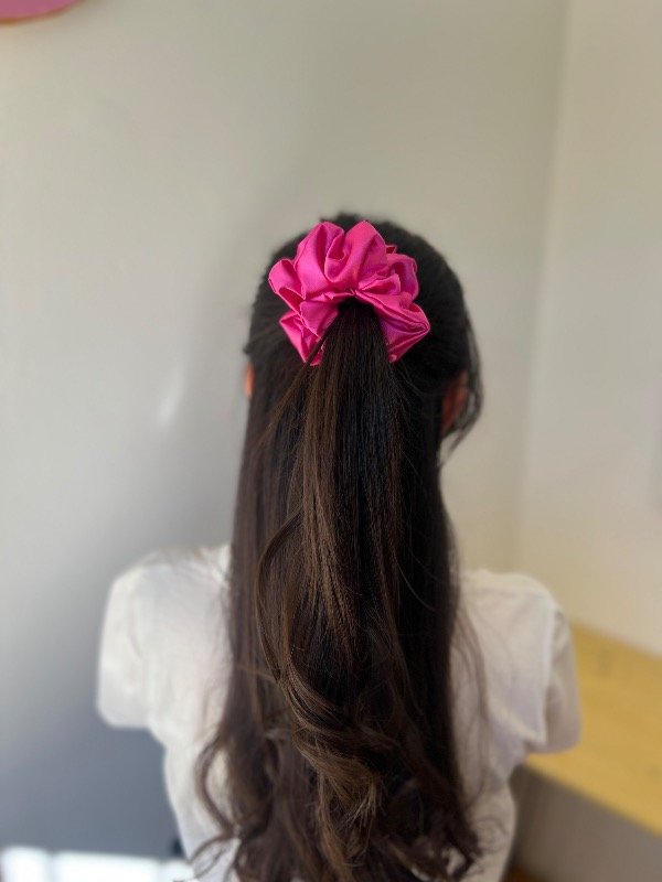 Producto - Scrunchie satén fucsia - 1