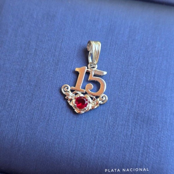 Producto - Dije de 15 plata 925 nacional color rojo