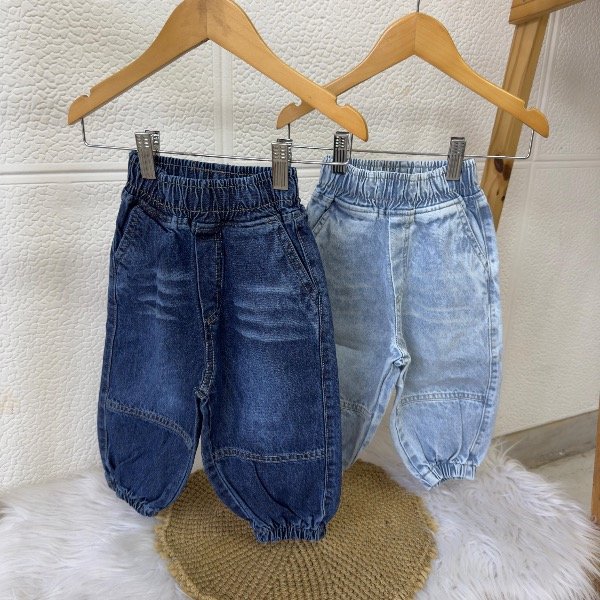 Jeans tipo jogger unisex hasta 4 años