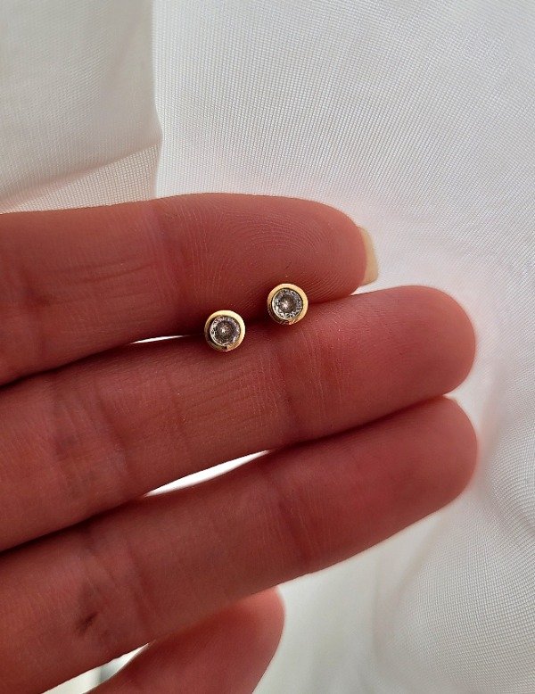 Producto - Aros pasantes susanito cúbic blanco Enchapados en Oro