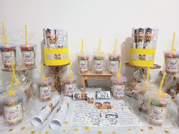 Producto - Rollo para colorear x 10 un con base souvenir graduación