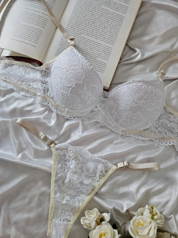 Producto - CONJUNTO ARMADO DE ENCAJE CON ARO BLANCO (A08 A)