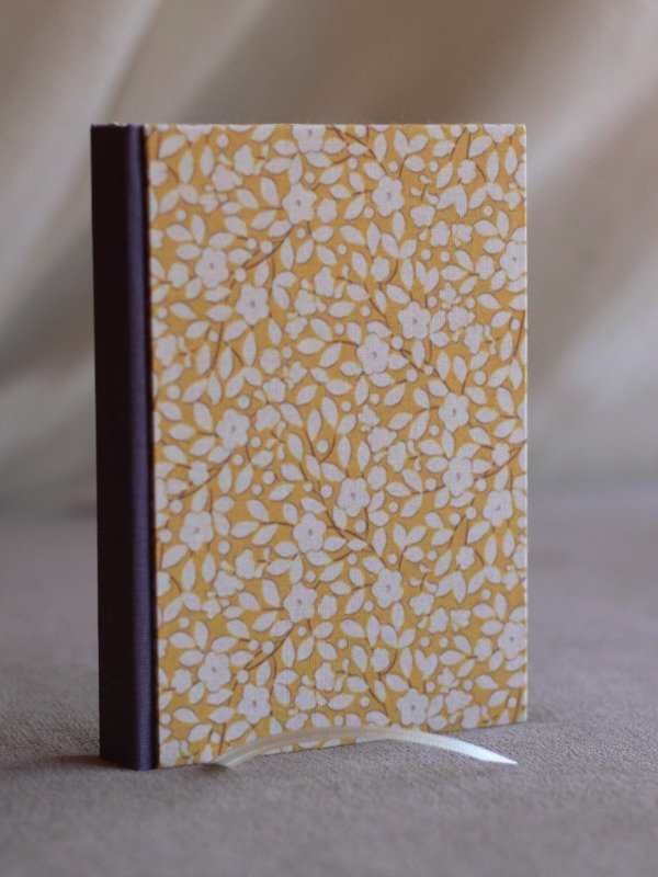 Producto - Cuaderno A6 liso amarillo florcitas