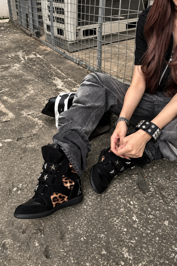 Producto - LEOPARD STUDDED WEDGE SNEAKERS - 0