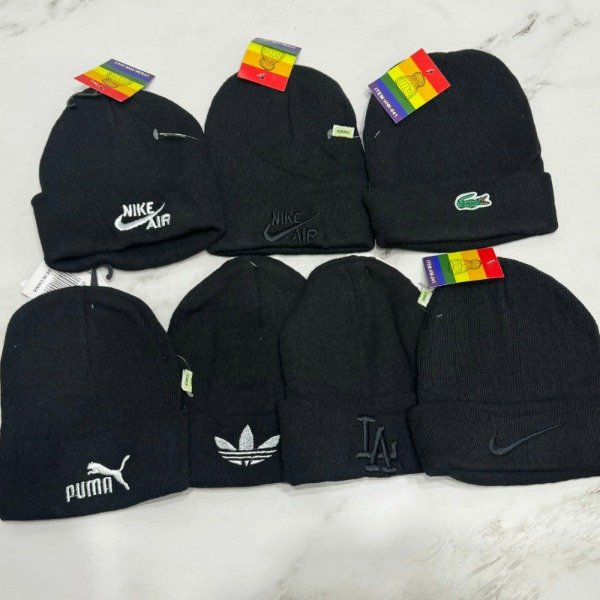 Producto - GORROS ROCKY BORDADOS