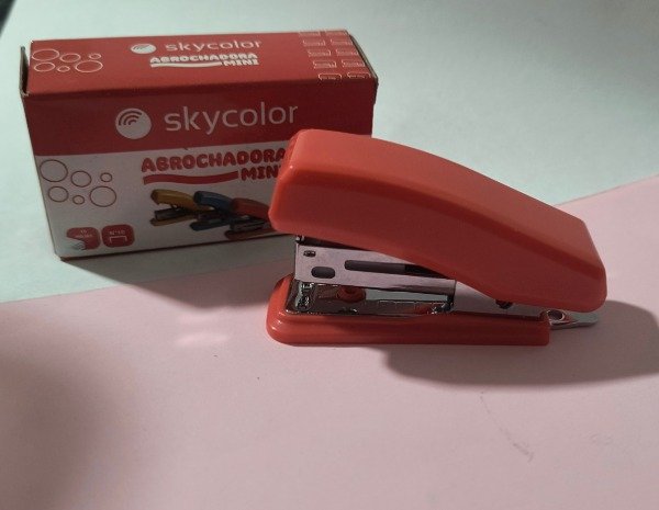 Producto - Abrochadoras roja mini skycolor