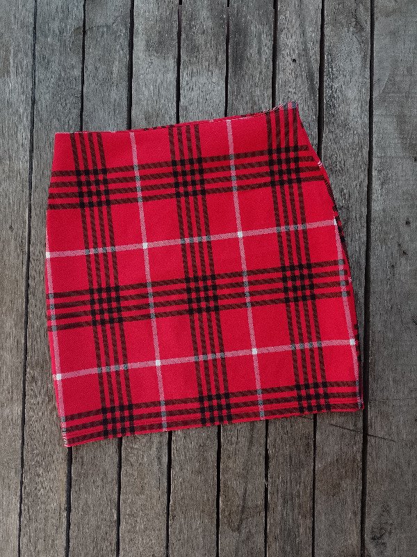 Producto - pollera cuadrille roja