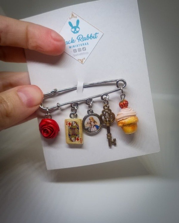 Producto - Prendedor Alicia C
