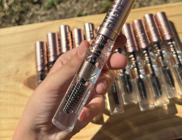 Producto - Mascara transparente.