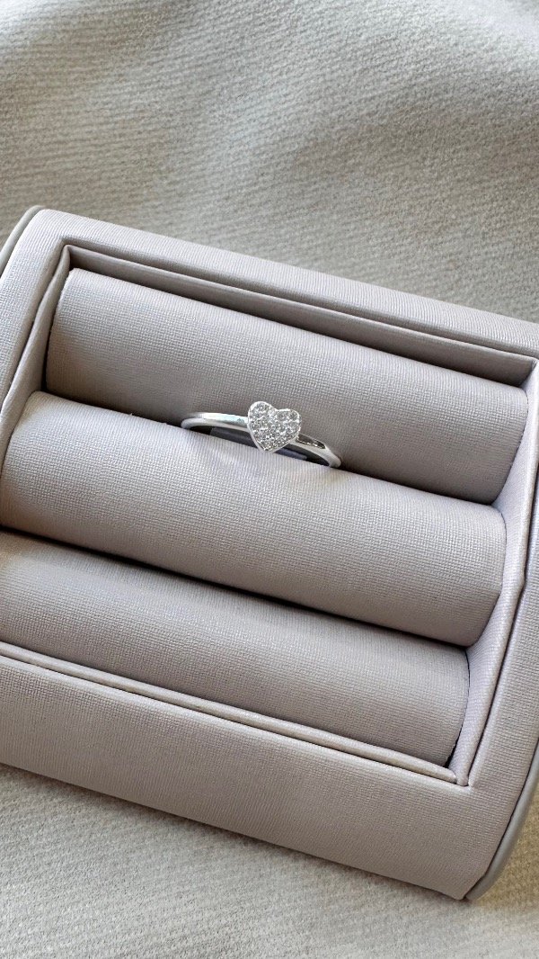 Producto - Anillo corazón con micropave en plata 900