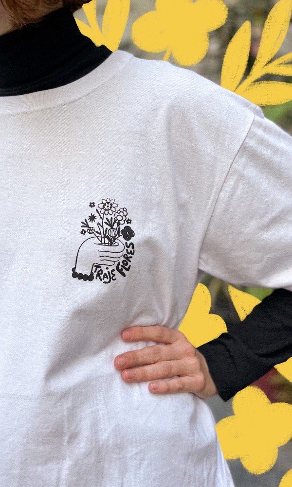 Producto - remera Traje Flores
