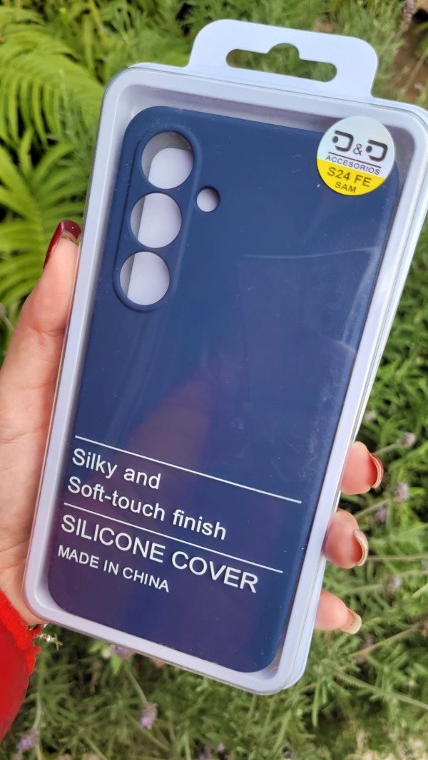 Producto - S24 fe silicona case azul con felpa