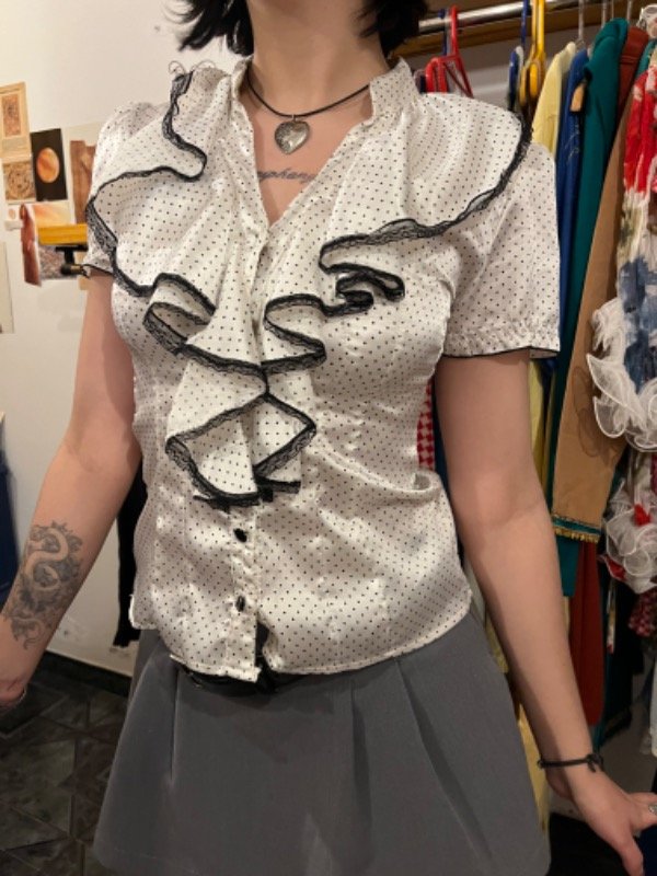 Producto - Camisa lunares y volados