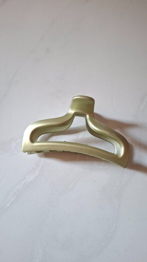 Producto - Broche verde oliva metalizado