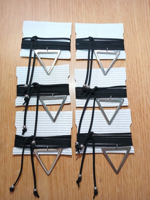Producto - Choker Triangulo Invertido