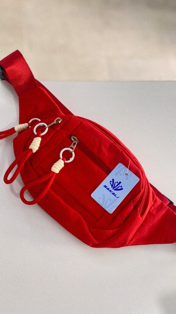 Producto - Riñonera. Tela impermeable. Premium. Rojo