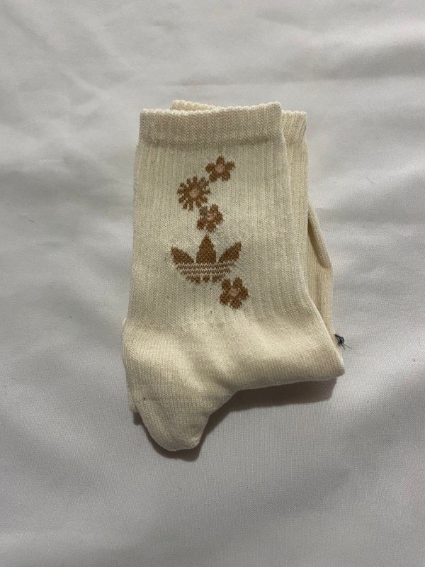 Producto - Adidas cremita