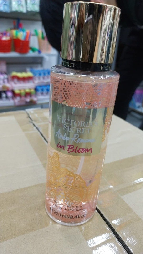 Producto - BE1541 BODY SPLASH DE VICTORIA'S SECRET AMBER ROMANCE IN BLOOM 250ML