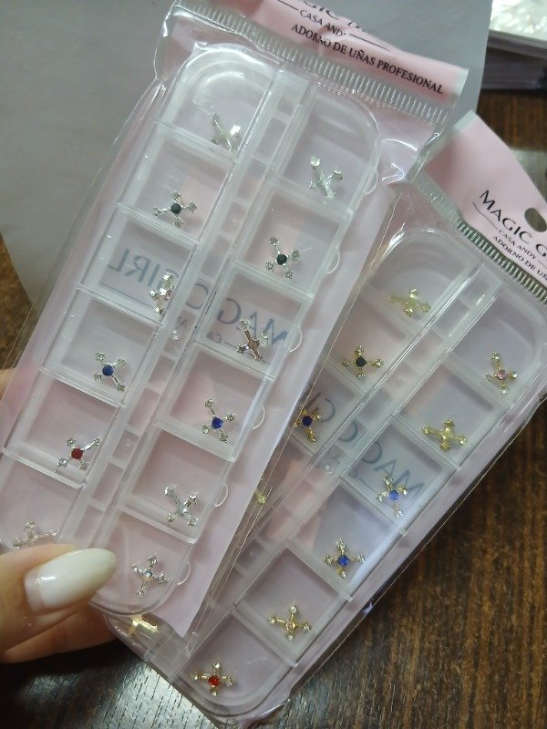 Producto - Dije cruz con stras magic