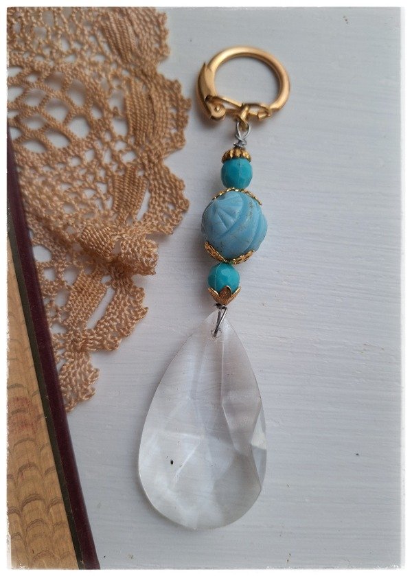 Producto - Llavero Artesanal pedrería y caireles