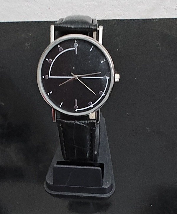 Producto - Reloj Plateado y Negro Redondo Malla Eco Cuero
