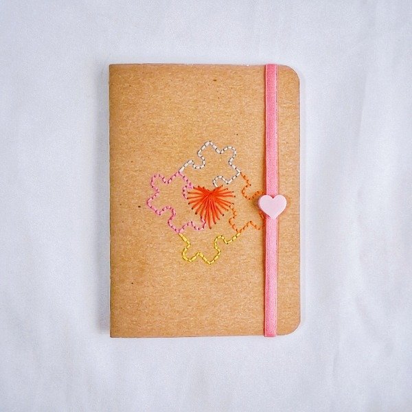 Producto - Libreta A6 Bordado ROMPECABEZAS