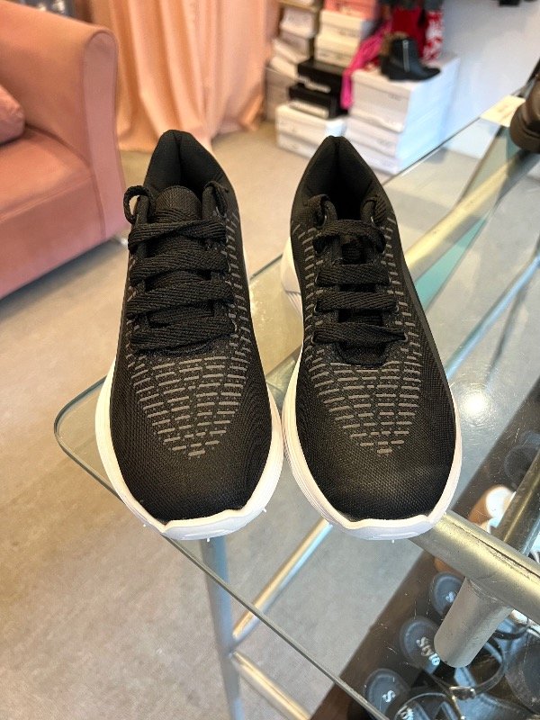 Producto - Zapatillas Negro Gris