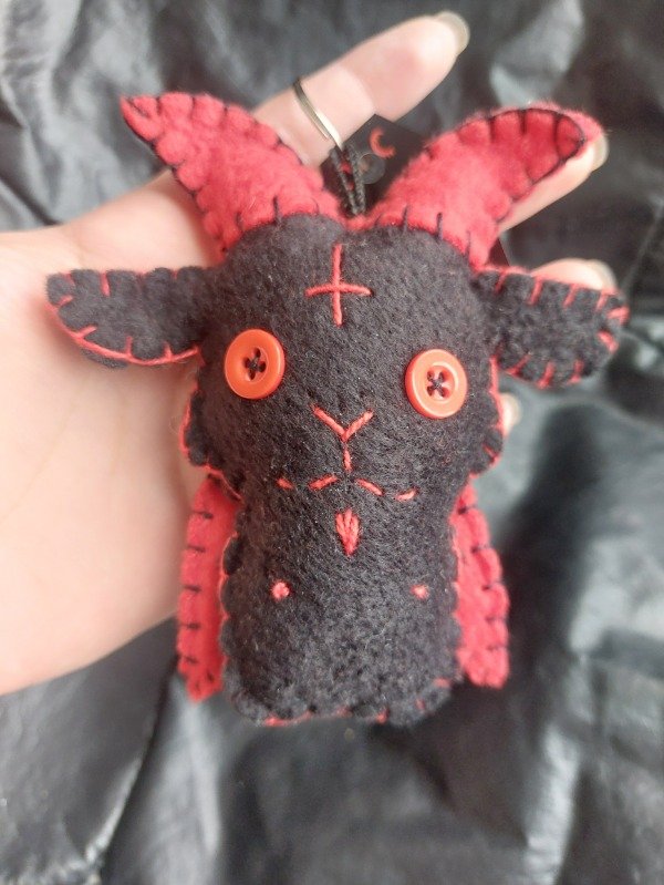 Producto - Baphomet rojo y negro