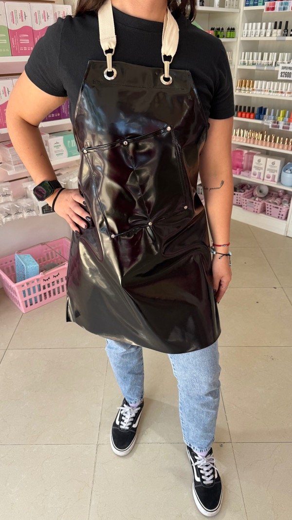 Producto - DELANTAL NEGRO IMPERMEABLE Y REGULABLE