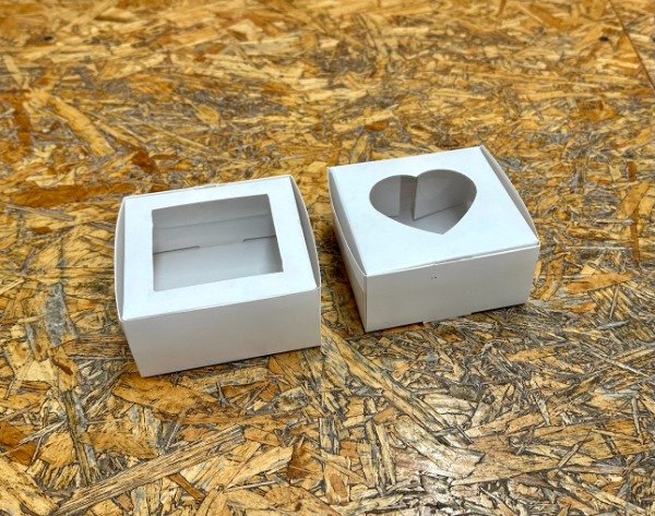 Producto - BOX TAPA BISAGRA VISOR CORAZON - COD. 1638  medida 8x3x8