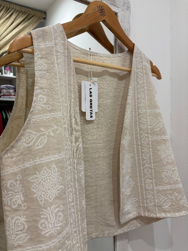 Producto - Chaleco lino estampado color crudo