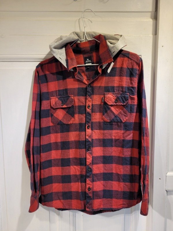 Producto - Camisa RIP CURL cuadrillé con capucha Talle 16 años - PRECIO: 24X