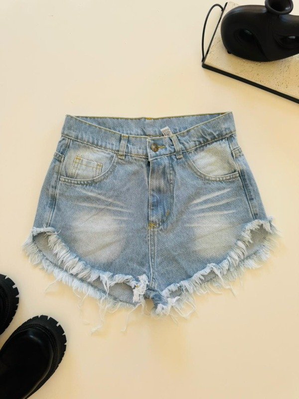 Producto - SHORT CHESTER CELESTE