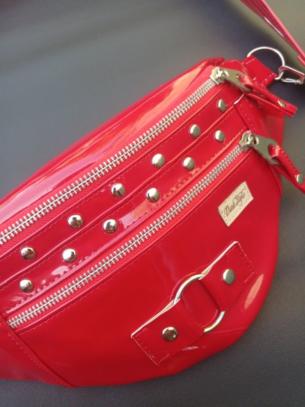 Producto - Riñonera charol rojo