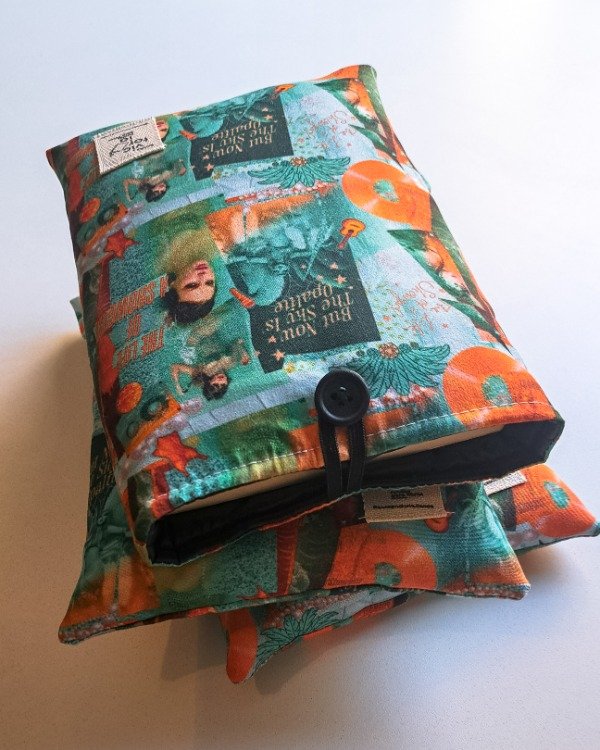 Producto - Funda para libros mediana con botón TS Tloas IMPERMEABLE