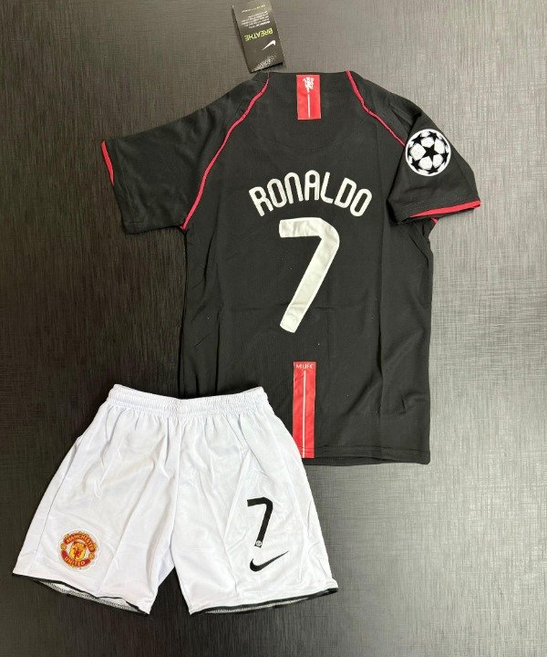 Producto - Kit Camiseta y Short NIÑO Manchester United Retro 2008 CR7 IMPORTADO