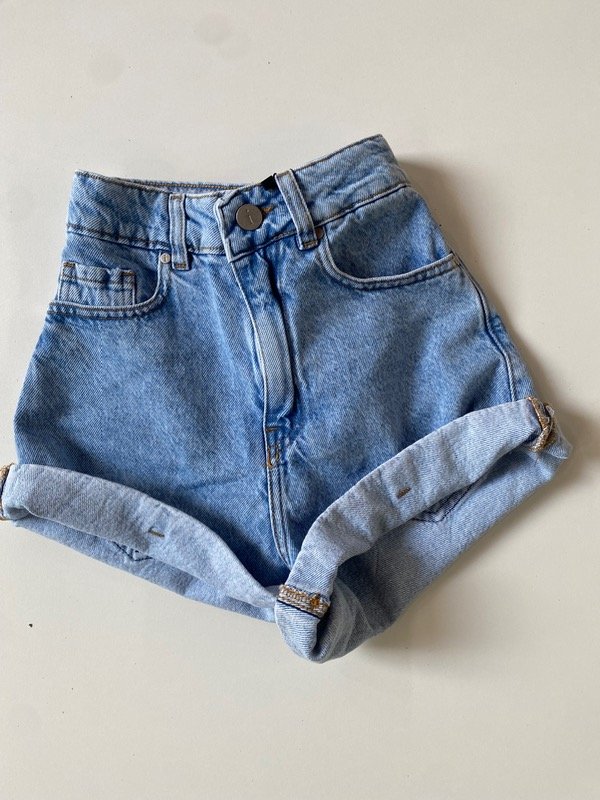 Producto - Short Celeste dobladillo
