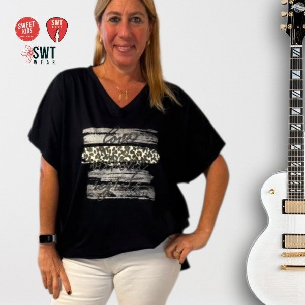 Producto - Remerón LOVE ANIMAL PRINT BRILLOS Escote en V Algodón Oversized ANG - 2