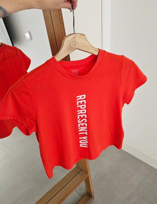Producto - Remera deportiva roja xs