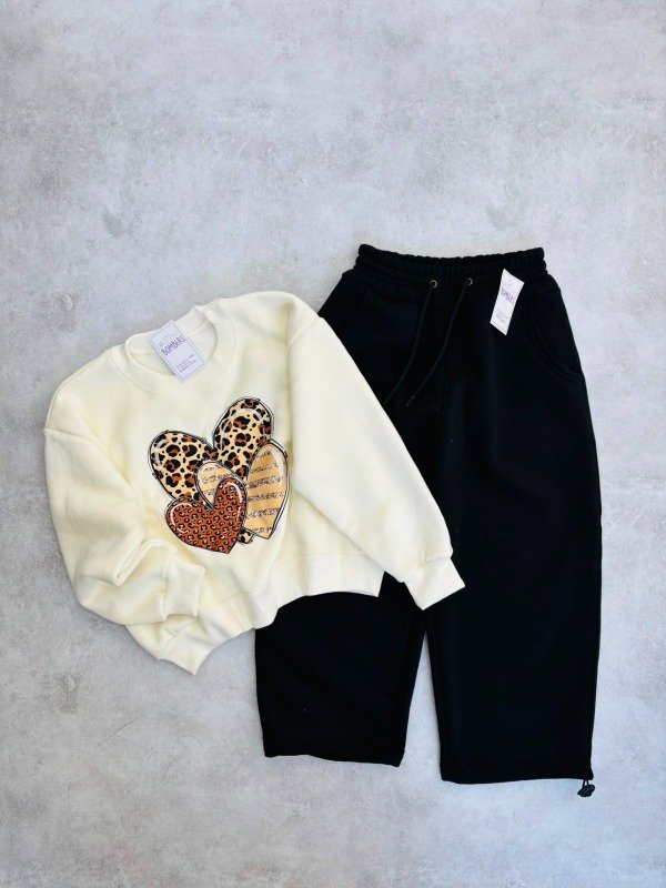 Producto - Buzo oversize nena corazones
