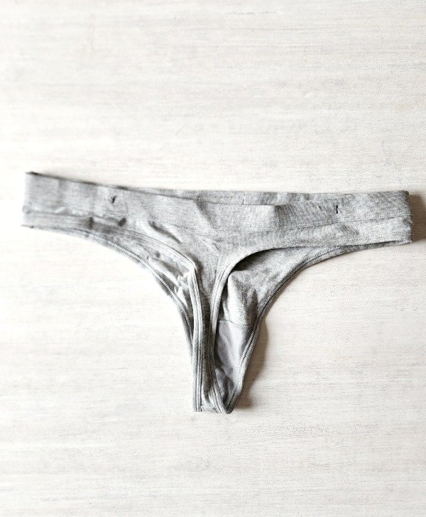 Panty Calvin klein cola less talel L gris — imagen 2