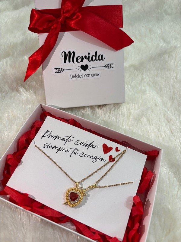 Producto - Collar corazón daga dorado