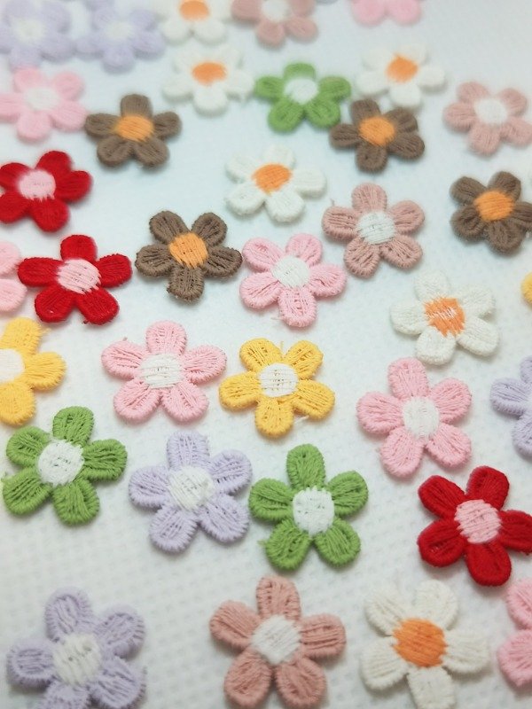 Producto - Apliques florcitas bordadas - 0