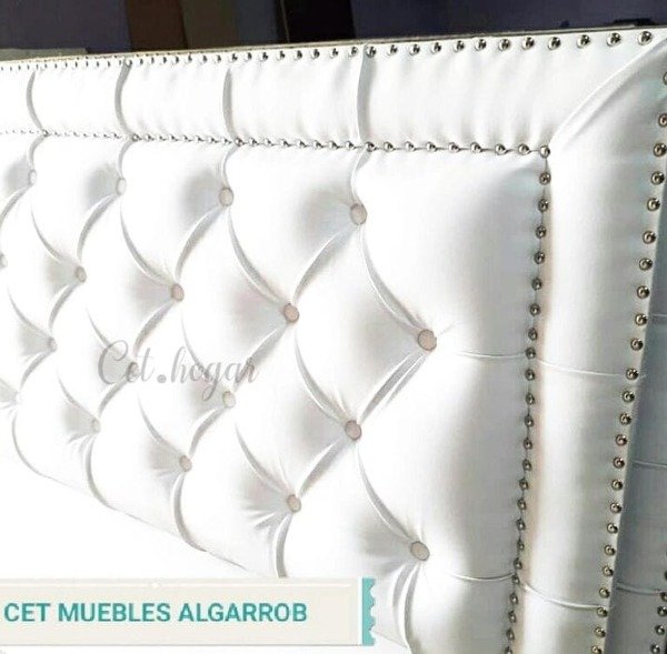 Producto - Respaldo Capitone con marco y tachas