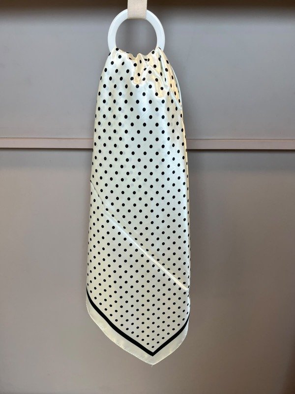 Producto - Maxi Pañuelo  Lunares BN - XL
