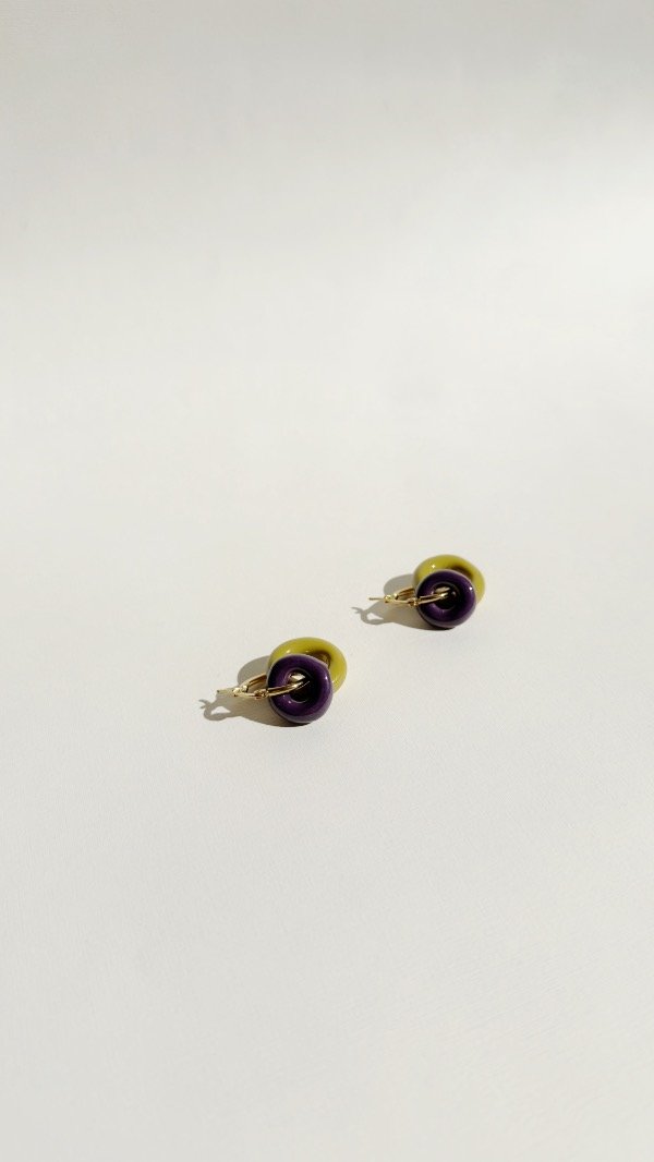 Producto - Argolla violeta oscuro y pistacho