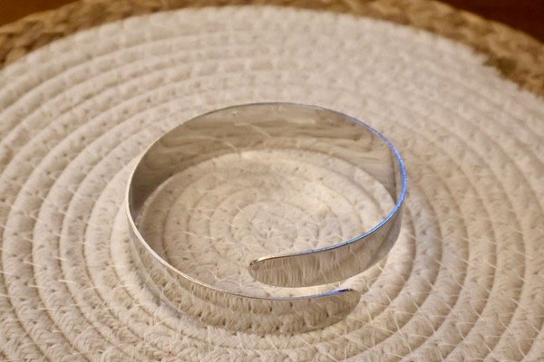 Producto - Brazalete espiral acero blanco