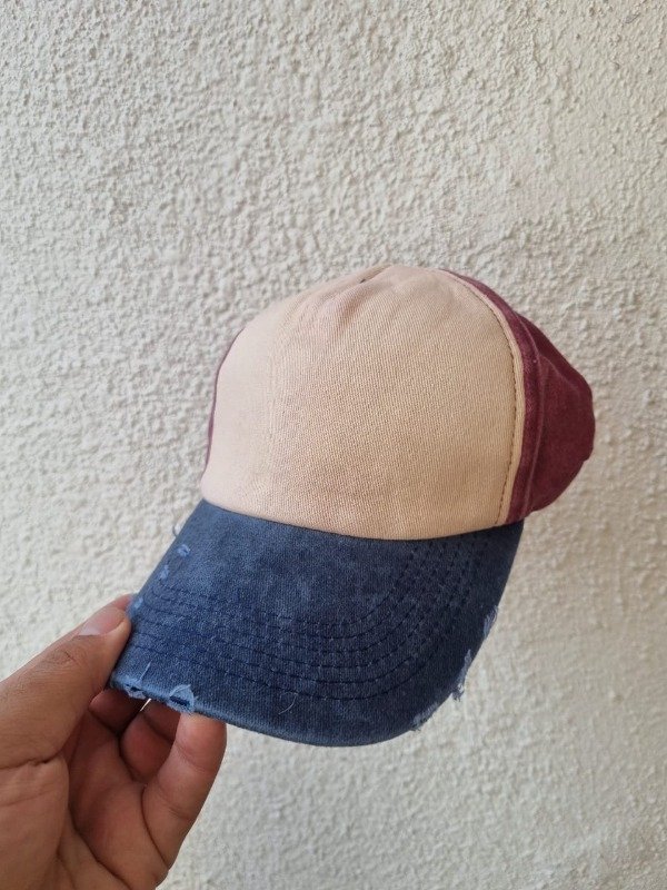 Producto - Gorra LISA COMBINADA VINTAGE REGULABLE AZUL-BORDO