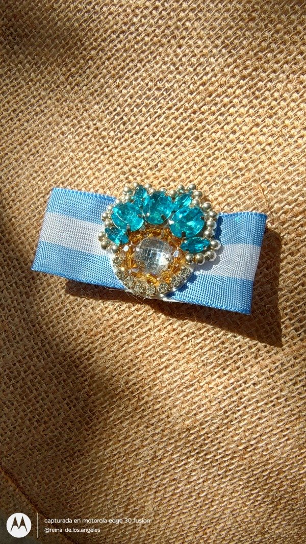 Producto - Escarapela "Coronados Plata"